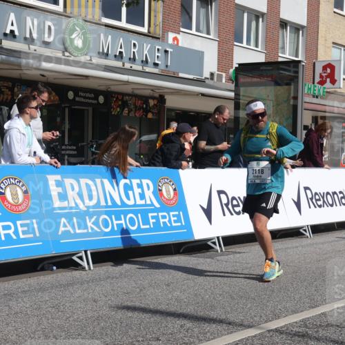 15.09.2024 - PSD Bank Halbmarathon Michael Strokosch http://msf.ph/oto/7074933 15.09.2024 12:15:02 Ziel 1950, 1964, 2091, 2118, 2390, 2522, 2530, 3000, 3052, 3168, 3170 meine-sportfotos.de