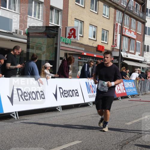 15.09.2024 - PSD Bank Halbmarathon Michael Strokosch http://msf.ph/oto/7074958 15.09.2024 12:15:03 Ziel 1950, 1964, 2091, 2118, 2390, 2522, 2530, 3000, 3052, 3078, 3079, 3168, 3170 meine-sportfotos.de