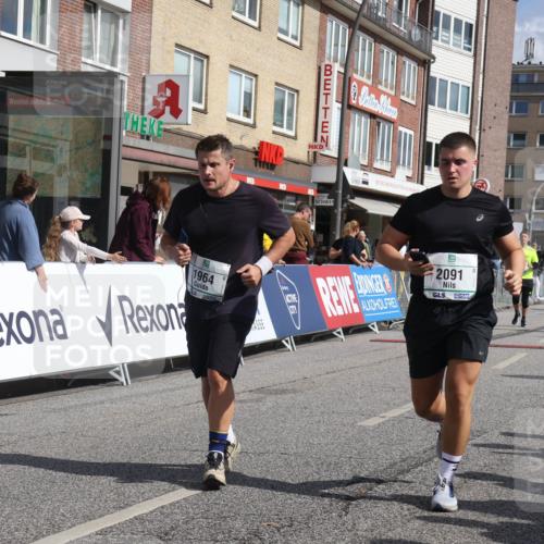 15.09.2024 - PSD Bank Halbmarathon Michael Strokosch http://msf.ph/oto/7074969 15.09.2024 12:15:04 Ziel 1950, 1964, 2091, 2118, 2390, 2522, 2530, 3000, 3052, 3078, 3079, 3168, 3170 meine-sportfotos.de