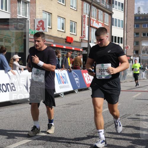 15.09.2024 - PSD Bank Halbmarathon Michael Strokosch http://msf.ph/oto/7074976 15.09.2024 12:15:04 Ziel 1950, 1964, 2091, 2118, 2390, 2522, 2530, 3000, 3052, 3078, 3079, 3168, 3170 meine-sportfotos.de