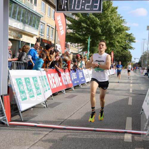 15.09.2024 - PSD Bank Halbmarathon Strokosch-Dieckow http://msf.ph/oto/7074995 15.09.2024 11:11:14 Ziel 481, 513, 523, 524, 543 meine-sportfotos.de