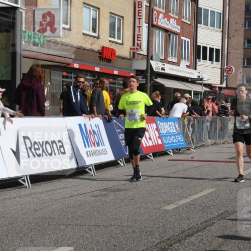 15.09.2024 - PSD Bank Halbmarathon Michael Strokosch http://msf.ph/oto/7075007 15.09.2024 12:15:08 Ziel 1964, 2091, 2097, 2118, 2234, 2258, 2522, 3078, 3079, 3080, 3170, 3548 meine-sportfotos.de
