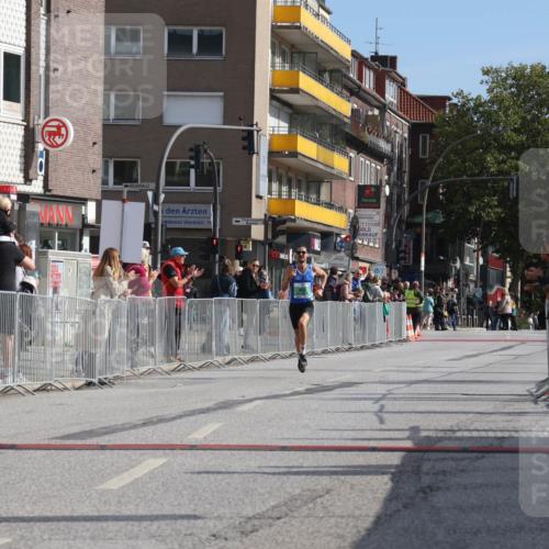 15.09.2024 - PSD Bank Halbmarathon Michael Strokosch http://msf.ph/oto/7075013 15.09.2024 11:04:39 Ziel 451, 453 meine-sportfotos.de