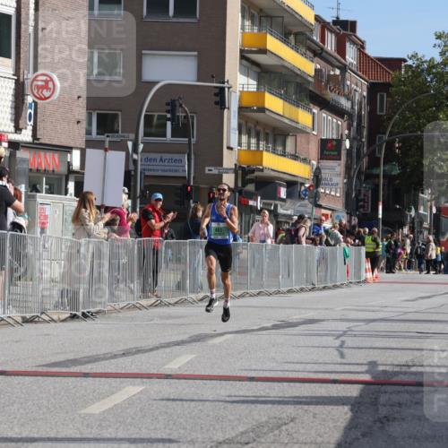 15.09.2024 - PSD Bank Halbmarathon Michael Strokosch http://msf.ph/oto/7075017 15.09.2024 11:04:40 Ziel 451, 453 meine-sportfotos.de