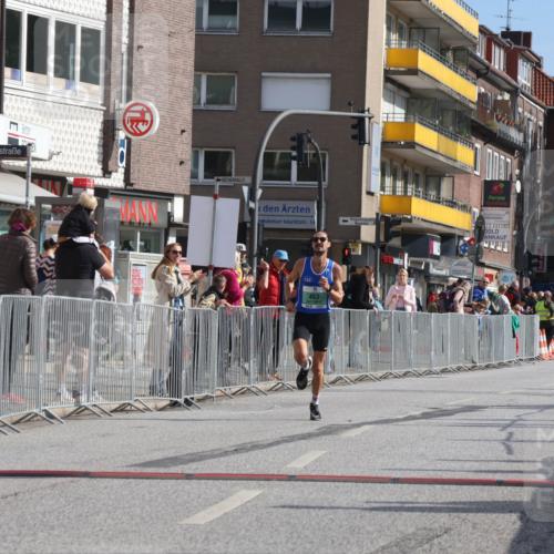 15.09.2024 - PSD Bank Halbmarathon Michael Strokosch http://msf.ph/oto/7075029 15.09.2024 11:04:41 Ziel 451, 453 meine-sportfotos.de
