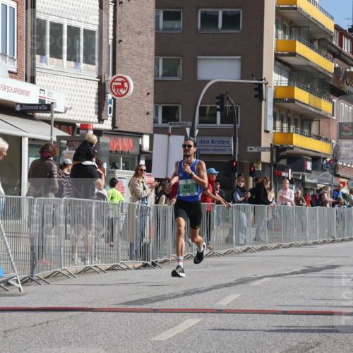 15.09.2024 - PSD Bank Halbmarathon Michael Strokosch http://msf.ph/oto/7075041 15.09.2024 11:04:42 Ziel 451, 453 meine-sportfotos.de