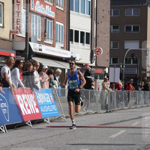 15.09.2024 - PSD Bank Halbmarathon Michael Strokosch http://msf.ph/oto/7075066 15.09.2024 11:04:43 Ziel 451, 453 meine-sportfotos.de