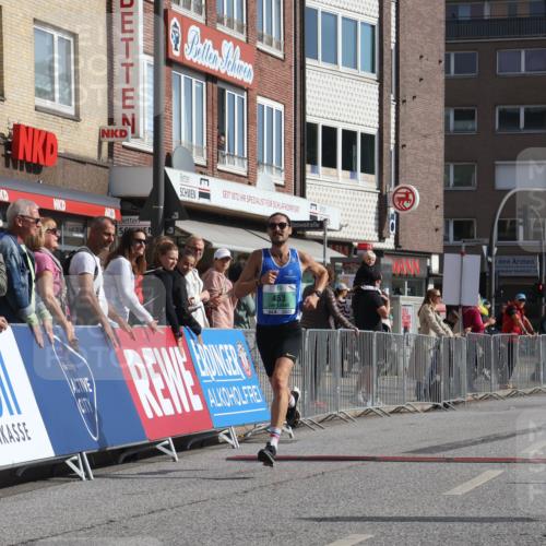 15.09.2024 - PSD Bank Halbmarathon Michael Strokosch http://msf.ph/oto/7075069 15.09.2024 11:04:43 Ziel 451, 453 meine-sportfotos.de