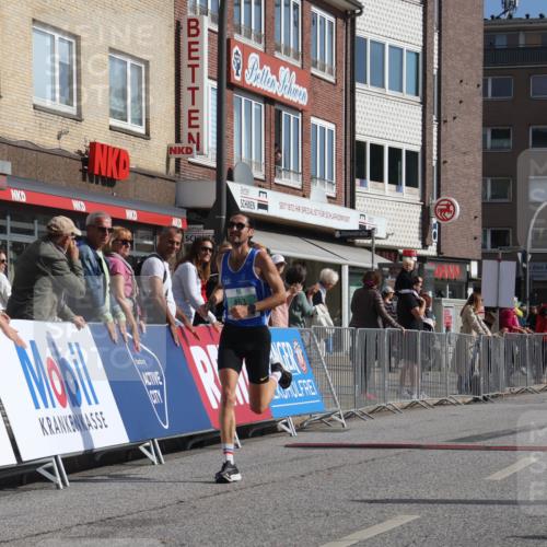 15.09.2024 - PSD Bank Halbmarathon Michael Strokosch http://msf.ph/oto/7075079 15.09.2024 11:04:44 Ziel 451, 453 meine-sportfotos.de