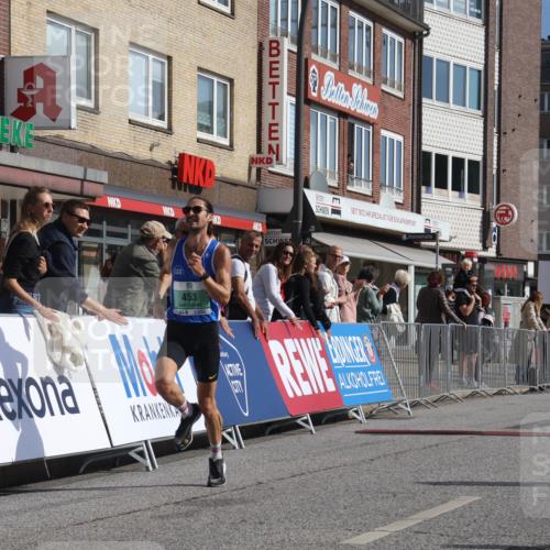 15.09.2024 - PSD Bank Halbmarathon Michael Strokosch http://msf.ph/oto/7075090 15.09.2024 11:04:44 Ziel 451, 453 meine-sportfotos.de