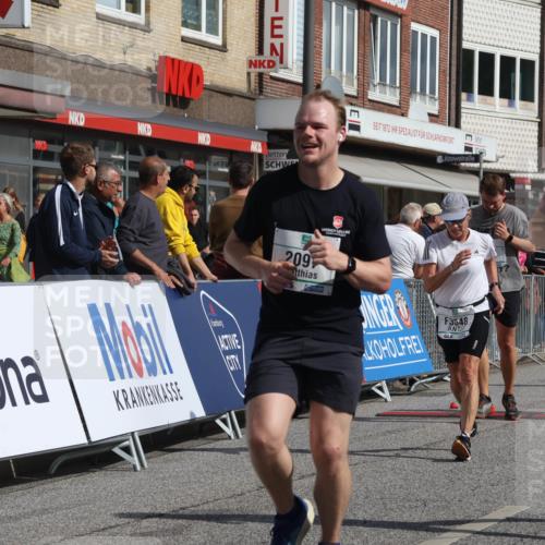 15.09.2024 - PSD Bank Halbmarathon Michael Strokosch http://msf.ph/oto/7075117 15.09.2024 12:15:15 Ziel 2097, 2234, 2258, 2522, 3078, 3079, 3080, 3170, 3353, 3375, 3376, 3548 meine-sportfotos.de