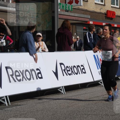 15.09.2024 - PSD Bank Halbmarathon Michael Strokosch http://msf.ph/oto/7075211 15.09.2024 12:15:27 Ziel 2007, 2234, 2318, 3186, 3353, 3375, 3376, 3548 meine-sportfotos.de