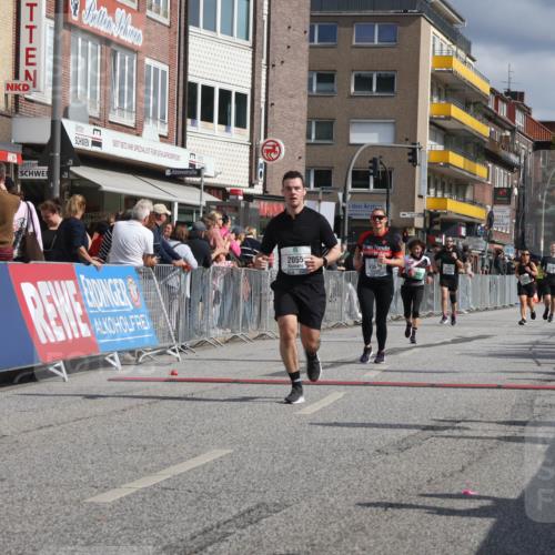 15.09.2024 - PSD Bank Halbmarathon Michael Strokosch http://msf.ph/oto/7075368 15.09.2024 12:15:39 Ziel 985, 2007, 2055, 2318, 3509 meine-sportfotos.de