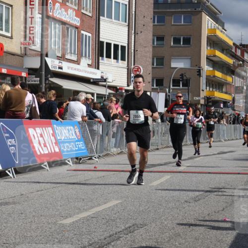 15.09.2024 - PSD Bank Halbmarathon Michael Strokosch http://msf.ph/oto/7075377 15.09.2024 12:15:40 Ziel 985, 2007, 2055, 2318, 3509 meine-sportfotos.de