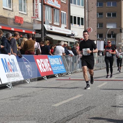 15.09.2024 - PSD Bank Halbmarathon Michael Strokosch http://msf.ph/oto/7075382 15.09.2024 12:15:40 Ziel 985, 2007, 2055, 2318, 3509 meine-sportfotos.de
