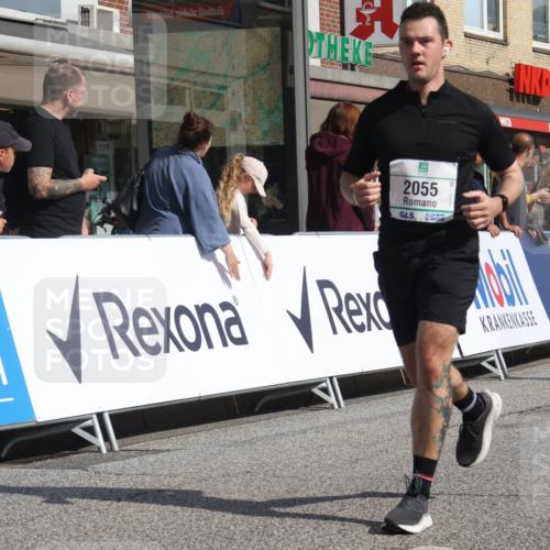 15.09.2024 - PSD Bank Halbmarathon Michael Strokosch http://msf.ph/oto/7075419 15.09.2024 12:15:42 Ziel 985, 2007, 2055, 2123, 2318, 3509 meine-sportfotos.de