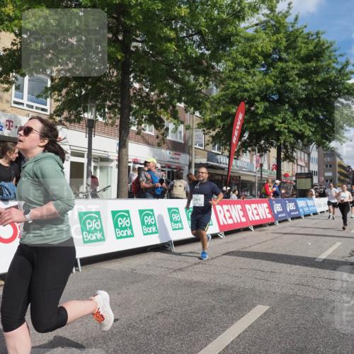 15.09.2024 - PSD Bank Halbmarathon Miley Keyser http://msf.ph/oto/7075448 15.09.2024 12:32:46 Ziel 2411, 2414, 3045, 3358, 3368 meine-sportfotos.de