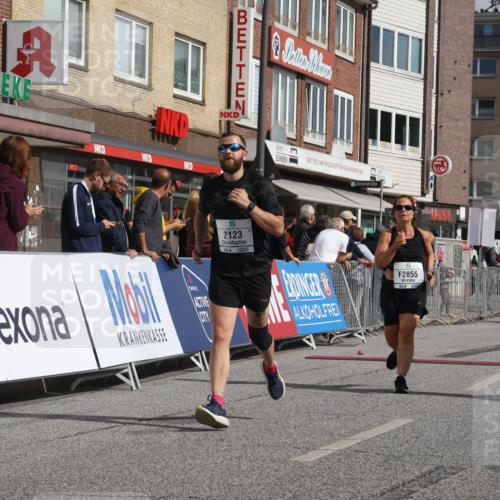15.09.2024 - PSD Bank Halbmarathon Michael Strokosch http://msf.ph/oto/7075481 15.09.2024 12:15:50 Ziel 985, 2055, 2123, 2289, 2294, 2855, 3509 meine-sportfotos.de