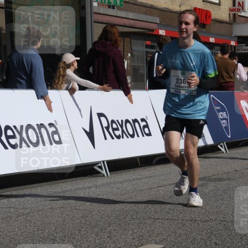 15.09.2024 - PSD Bank Halbmarathon Michael Strokosch http://msf.ph/oto/7075658 15.09.2024 12:16:02 Ziel 2027, 2109, 2244, 2289, 2294, 2369, 2855 meine-sportfotos.de