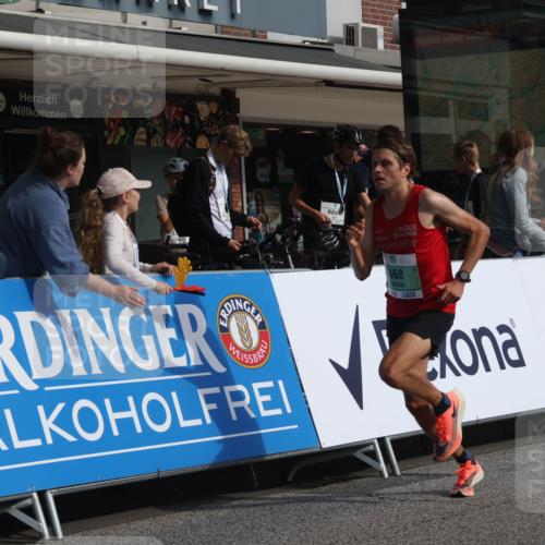 15.09.2024 - PSD Bank Halbmarathon Michael Strokosch http://msf.ph/oto/7075690 15.09.2024 11:07:02 Ziel 456, 460, 465, 467, 468, 472, 805 meine-sportfotos.de