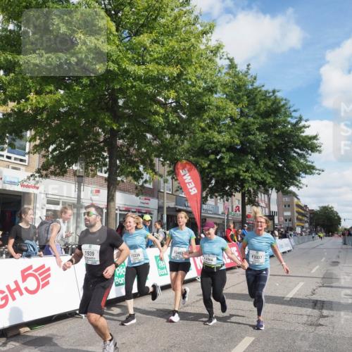 15.09.2024 - PSD Bank Halbmarathon Miley Keyser http://msf.ph/oto/7075728 15.09.2024 12:33:12 Ziel 1939, 3308, 3336, 3337, 3359, 3463 meine-sportfotos.de