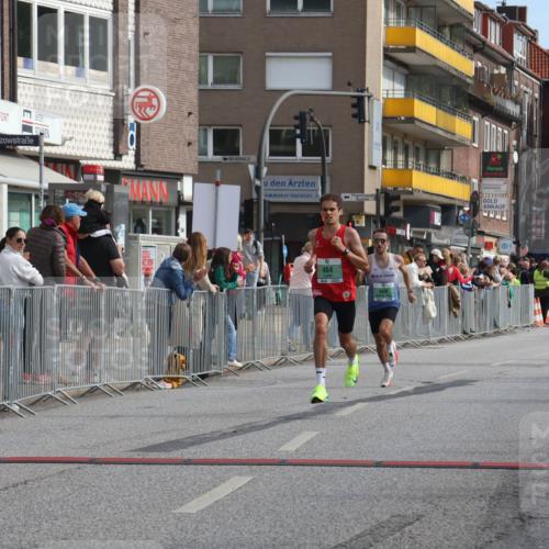 15.09.2024 - PSD Bank Halbmarathon Michael Strokosch http://msf.ph/oto/7075771 15.09.2024 11:07:15 Ziel 462, 464, 465 meine-sportfotos.de