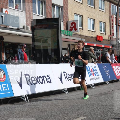 15.09.2024 - PSD Bank Halbmarathon Michael Strokosch http://msf.ph/oto/7075977 15.09.2024 11:08:01 Ziel 408, 479, 483 meine-sportfotos.de