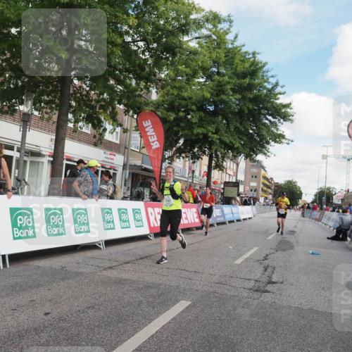 15.09.2024 - PSD Bank Halbmarathon Miley Keyser http://msf.ph/oto/7075994 15.09.2024 12:33:58 Ziel 1983, 2376, 3433, 3451 meine-sportfotos.de