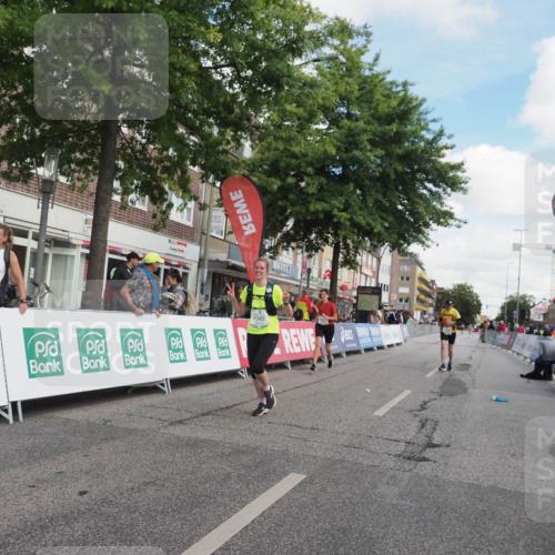 15.09.2024 - PSD Bank Halbmarathon Miley Keyser http://msf.ph/oto/7075998 15.09.2024 12:33:58 Ziel 1983, 2376, 3433, 3451 meine-sportfotos.de