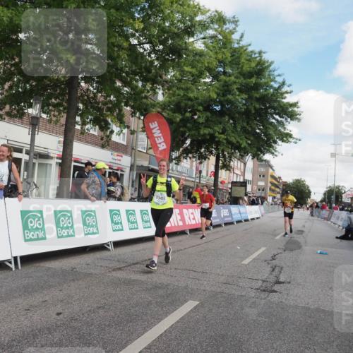 15.09.2024 - PSD Bank Halbmarathon Miley Keyser http://msf.ph/oto/7076002 15.09.2024 12:33:58 Ziel 1983, 2376, 3433, 3451 meine-sportfotos.de