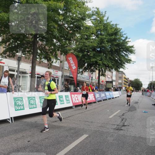 15.09.2024 - PSD Bank Halbmarathon Miley Keyser http://msf.ph/oto/7076021 15.09.2024 12:33:59 Ziel 1983, 2376, 3433, 3451 meine-sportfotos.de