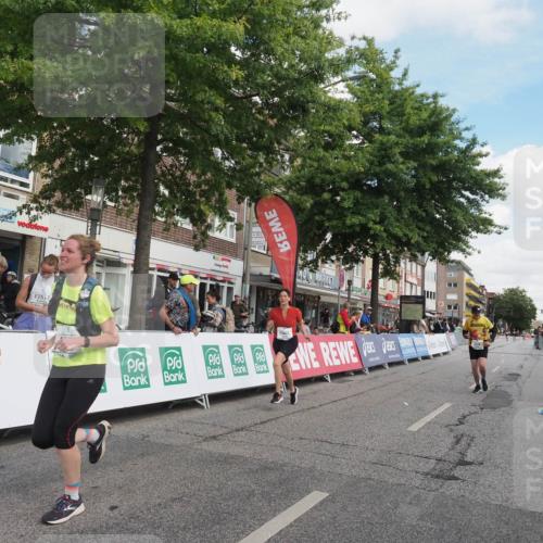 15.09.2024 - PSD Bank Halbmarathon Miley Keyser http://msf.ph/oto/7076025 15.09.2024 12:33:59 Ziel 1983, 2376, 3433, 3451 meine-sportfotos.de