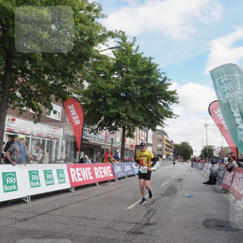 15.09.2024 - PSD Bank Halbmarathon Miley Keyser http://msf.ph/oto/7076046 15.09.2024 12:34:00 Ziel 1983, 2376, 3433, 3451 meine-sportfotos.de