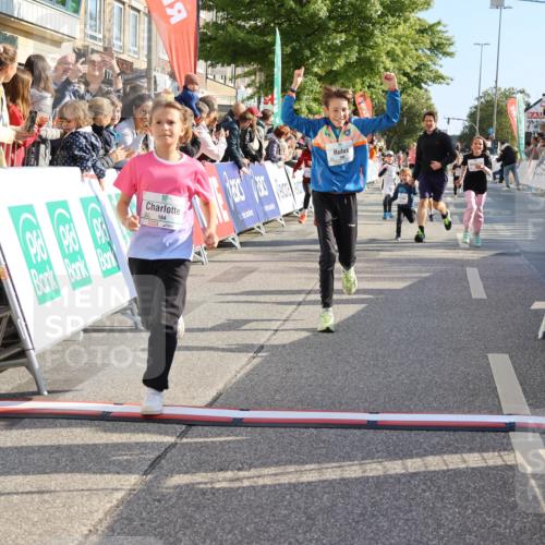 15.09.2024 - PSD Bank Halbmarathon Strokosch-Dieckow http://msf.ph/oto/7076132 15.09.2024 10:30:01 Ziel 3, 15, 46, 60, 63, 74, 80, 112, 164, 168, 171, 185, 225, 246, 286 meine-sportfotos.de