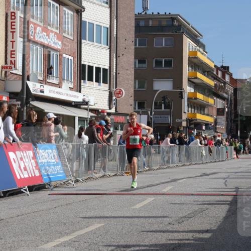 15.09.2024 - PSD Bank Halbmarathon Michael Strokosch http://msf.ph/oto/7076151 15.09.2024 11:08:20 Ziel 403, 474, 475, 479, 491, 493 meine-sportfotos.de