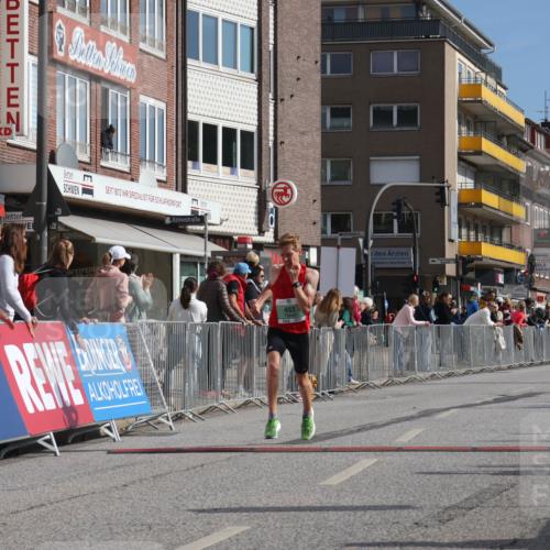 15.09.2024 - PSD Bank Halbmarathon Michael Strokosch http://msf.ph/oto/7076155 15.09.2024 11:08:21 Ziel 403, 474, 475, 491, 493, 1076 meine-sportfotos.de