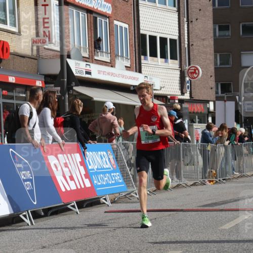 15.09.2024 - PSD Bank Halbmarathon Michael Strokosch http://msf.ph/oto/7076167 15.09.2024 11:08:21 Ziel 403, 474, 475, 491, 493, 1076 meine-sportfotos.de