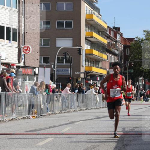 15.09.2024 - PSD Bank Halbmarathon Michael Strokosch http://msf.ph/oto/7076217 15.09.2024 11:08:27 Ziel 474, 475, 477, 487, 491, 493, 562, 1076 meine-sportfotos.de