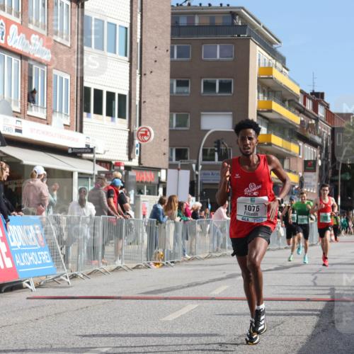 15.09.2024 - PSD Bank Halbmarathon Michael Strokosch http://msf.ph/oto/7076231 15.09.2024 11:08:28 Ziel 474, 475, 477, 487, 491, 493, 562, 1076 meine-sportfotos.de