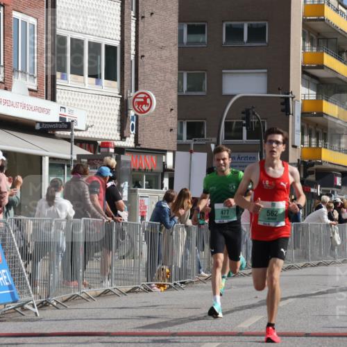 15.09.2024 - PSD Bank Halbmarathon Michael Strokosch http://msf.ph/oto/7076252 15.09.2024 11:08:31 Ziel 477, 487, 493, 562, 1076 meine-sportfotos.de
