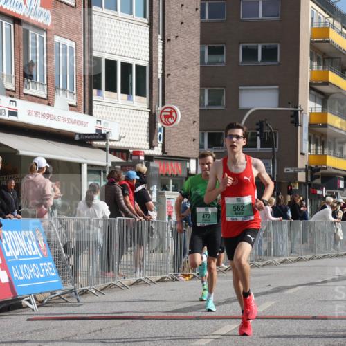 15.09.2024 - PSD Bank Halbmarathon Michael Strokosch http://msf.ph/oto/7076263 15.09.2024 11:08:31 Ziel 477, 487, 493, 562, 1076 meine-sportfotos.de