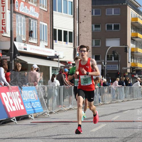 15.09.2024 - PSD Bank Halbmarathon Michael Strokosch http://msf.ph/oto/7076267 15.09.2024 11:08:32 Ziel 477, 487, 493, 562, 1076 meine-sportfotos.de