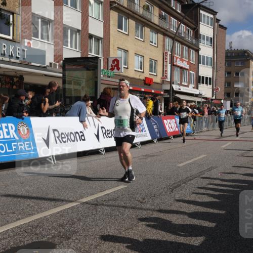 15.09.2024 - PSD Bank Halbmarathon Michael Strokosch http://msf.ph/oto/7076480 15.09.2024 12:17:09 Ziel 792, 1596, 2282, 2305, 2306, 2686, 2931, 2932, 2969, 3130, 3250, 3403, 3425, 3507 meine-sportfotos.de