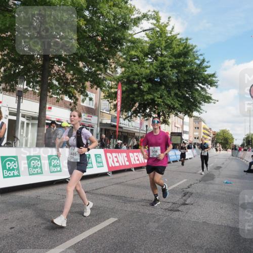 15.09.2024 - PSD Bank Halbmarathon Miley Keyser http://msf.ph/oto/7076487 15.09.2024 12:34:55 Ziel 2438, 3151, 3251, 3273, 3485 meine-sportfotos.de