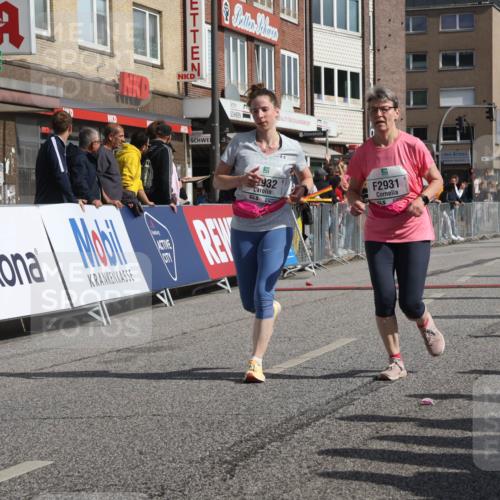 15.09.2024 - PSD Bank Halbmarathon Michael Strokosch http://msf.ph/oto/7076542 15.09.2024 12:17:16 Ziel 792, 2282, 2305, 2306, 2931, 2932, 3020, 3425, 3507 meine-sportfotos.de