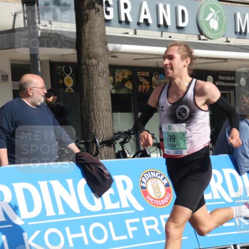 15.09.2024 - PSD Bank Halbmarathon Michael Strokosch http://msf.ph/oto/7076585 15.09.2024 11:09:13 Ziel 495, 499, 510, 529 meine-sportfotos.de