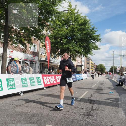 15.09.2024 - PSD Bank Halbmarathon Miley Keyser http://msf.ph/oto/7076726 15.09.2024 12:35:22 Ziel 2207, 2324, 3300, 3335, 3468 meine-sportfotos.de