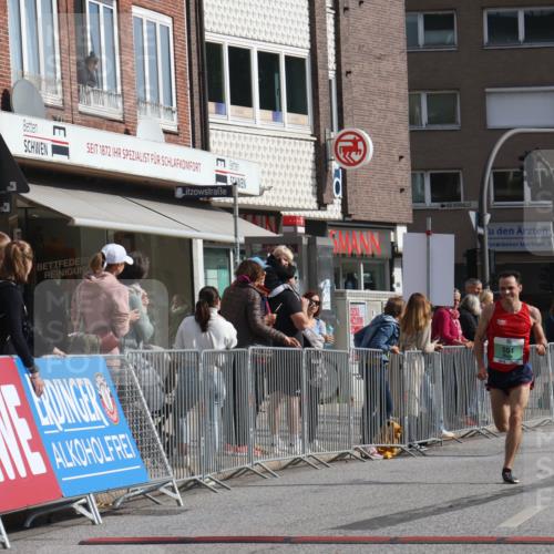 15.09.2024 - PSD Bank Halbmarathon Michael Strokosch http://msf.ph/oto/7076741 15.09.2024 11:09:43 Ziel 480, 504 meine-sportfotos.de
