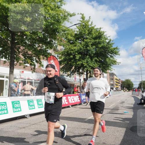 15.09.2024 - PSD Bank Halbmarathon Miley Keyser http://msf.ph/oto/7077003 15.09.2024 12:35:41 Ziel 1504, 1895, 2257, 2286, 3071, 3178, 3329 meine-sportfotos.de