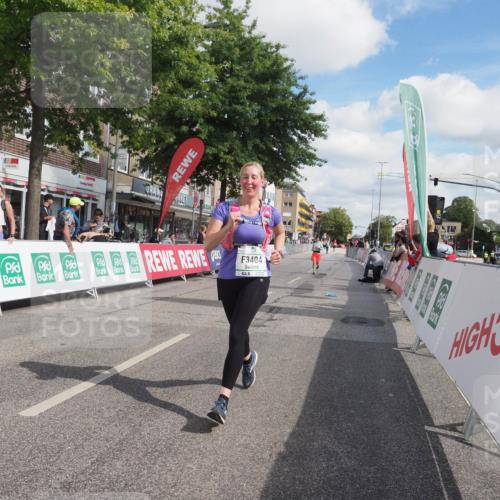15.09.2024 - PSD Bank Halbmarathon Miley Keyser http://msf.ph/oto/7077110 15.09.2024 12:36:41 Ziel 1978, 3404, 3411 meine-sportfotos.de